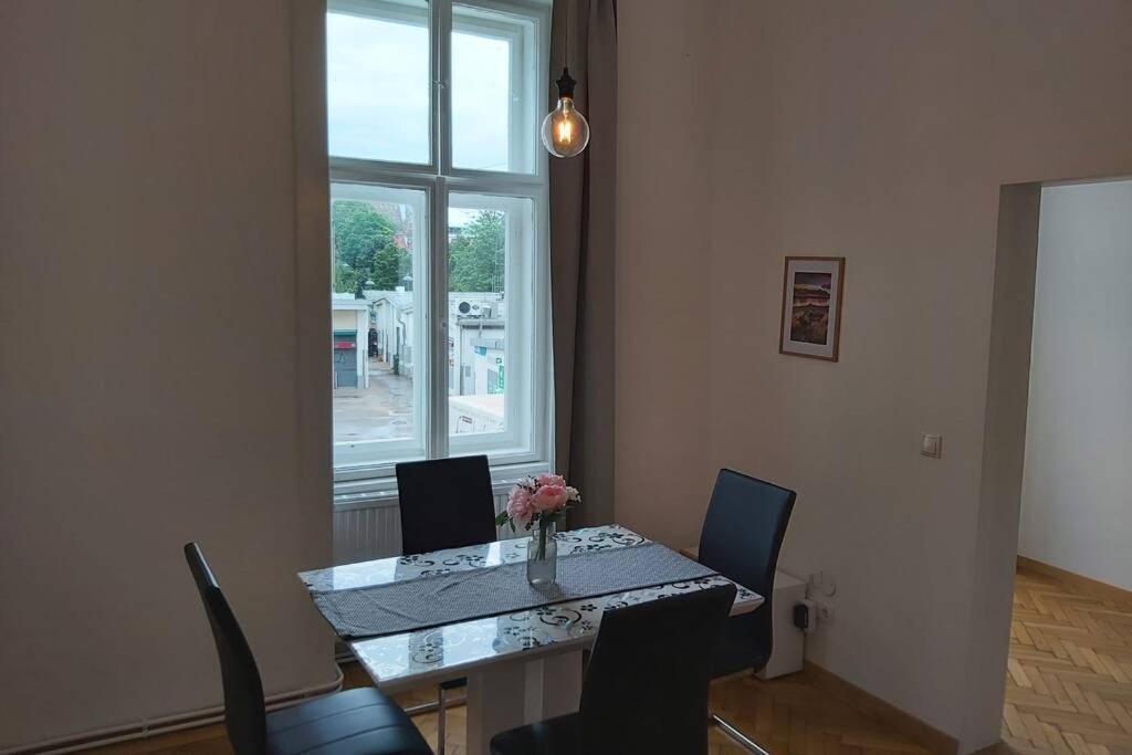 Lovely New 2 Bedroom Near Hannovamarkt Wina Bagian luar foto