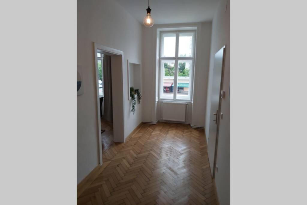 Lovely New 2 Bedroom Near Hannovamarkt Wina Bagian luar foto